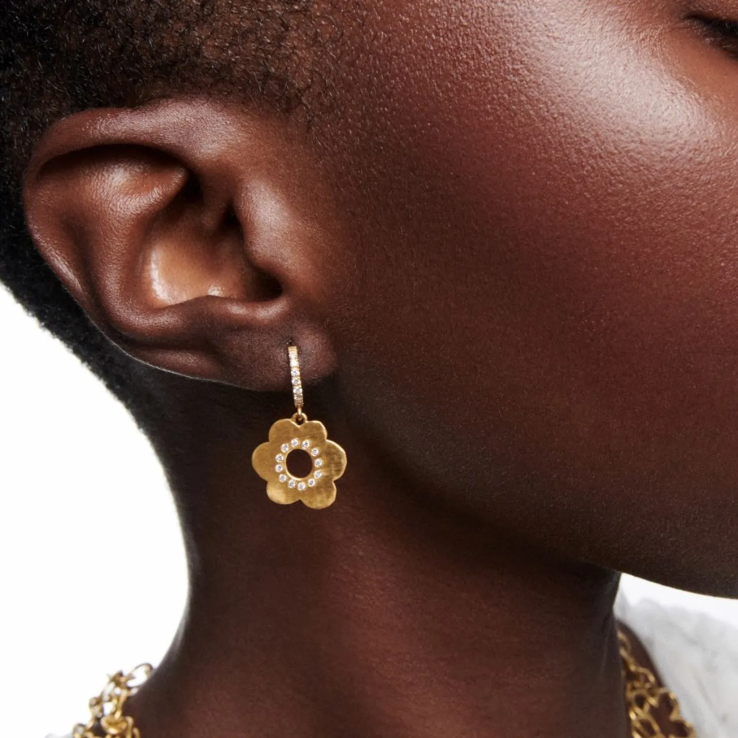 Daisy Huggie Earrings in Yellow Gold