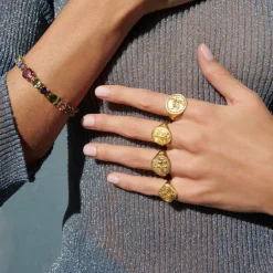 Diamond Niki Signet Ring in Yellow Gold